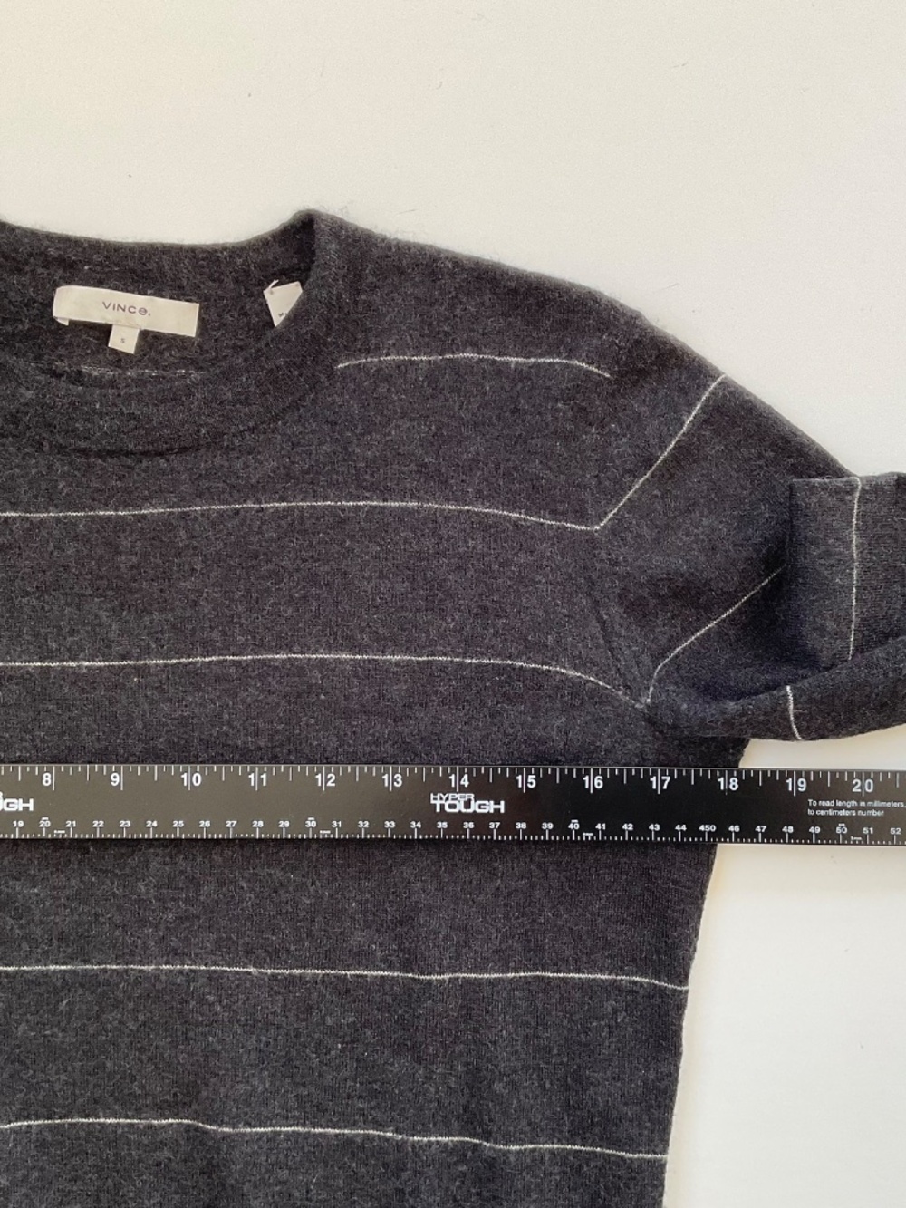 Vince 100% Cashmere Striped Crewneck Sweater Sz S Gray Soft Quiet Luxury Neutral - Picture 5 of 10
